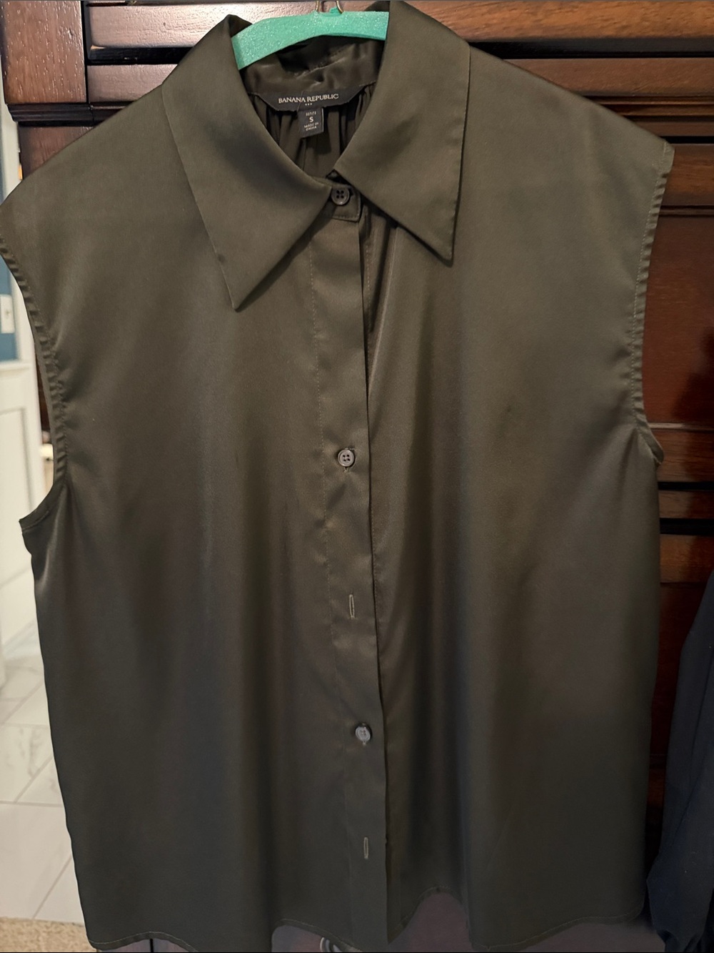 Banana Republic Olive Green Sleeveless Button-Down Blouse